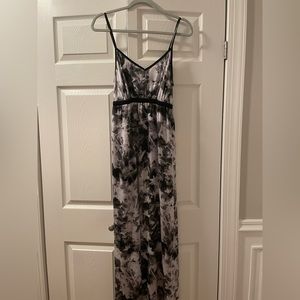 Simply Vera wang flowy maxi dress